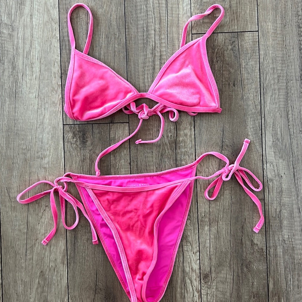 Kendall and Kylie Bikini